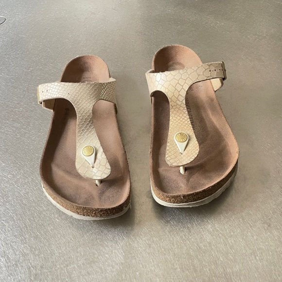 Silvery Pink Iridescent embossed leather Birkenstock Sandals, EU 40/US 9/9.5 - Picture 10 of 16